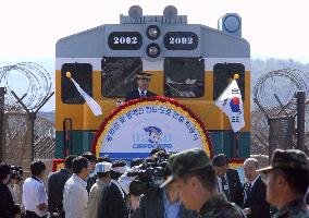 (2)S. Korea holds ceremony for cross-border rail link